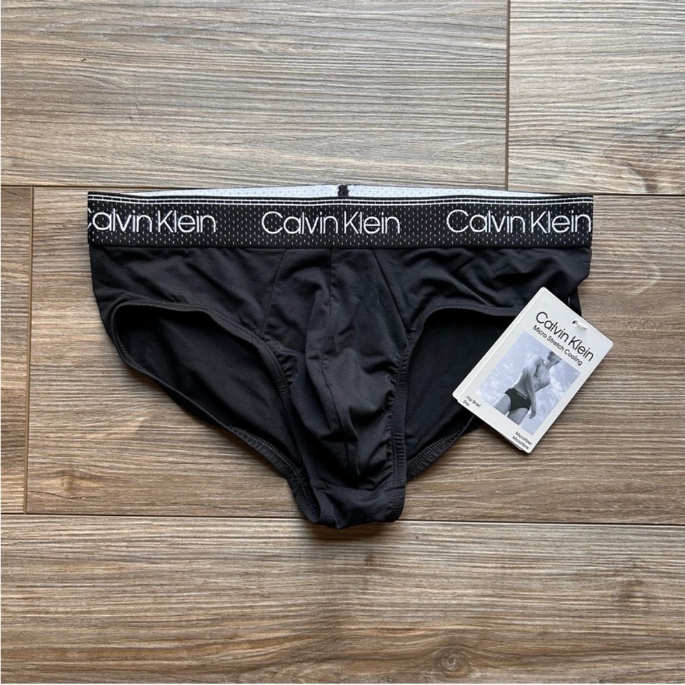 Calvin Klein | Micro Stretch Cooling Low Rise Hip Briefs Black (Small)